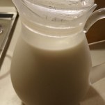 あのさ、180ml入りの瓶の宅配牛乳をこうやってまとめるのほんとに止めてくれる？